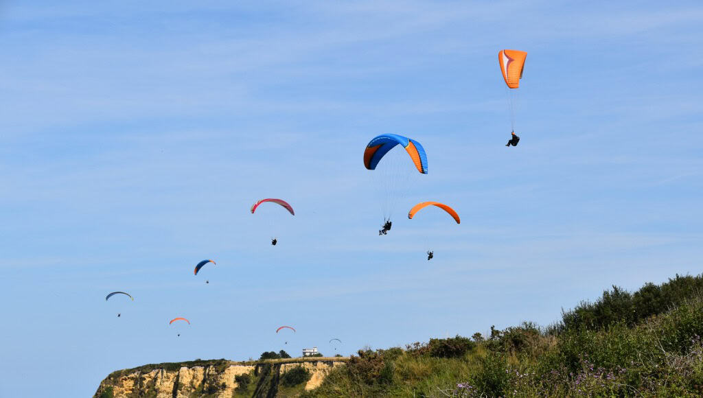 Yamaç paraşütü ile uçuş deneyimi, Uçmakdere'de muhteşem doğa manzarası eşliğinde adrenalin dolu bir.