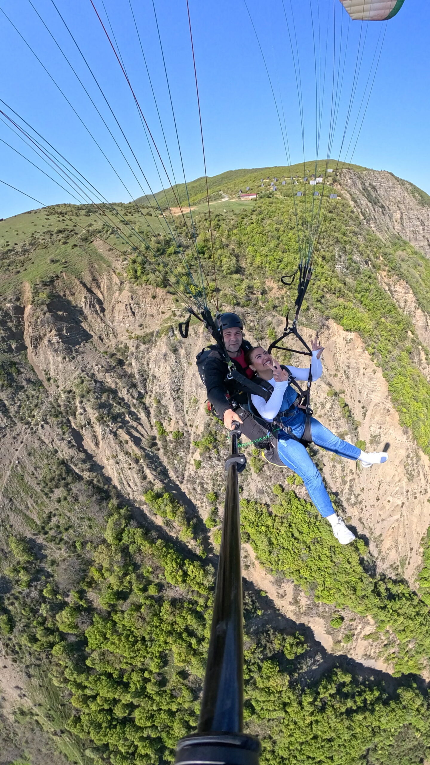 Yamaç paraşütü uçuşu, Uçmakdere'de muhteşem doğa manzarasıyla adrenalin dolu deneyim.