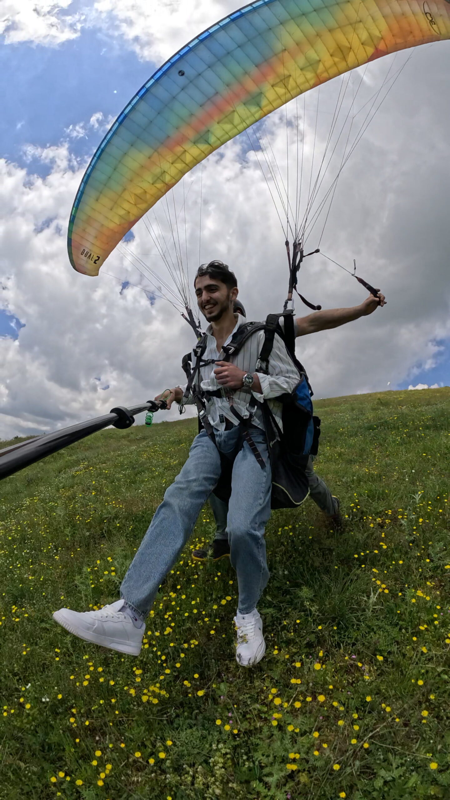 Yamaç paraşütü ile Uçmakdere'de muhteşem manzaralar ve özgürlük hissi. Güvenli ve heyecan dolu paraş.